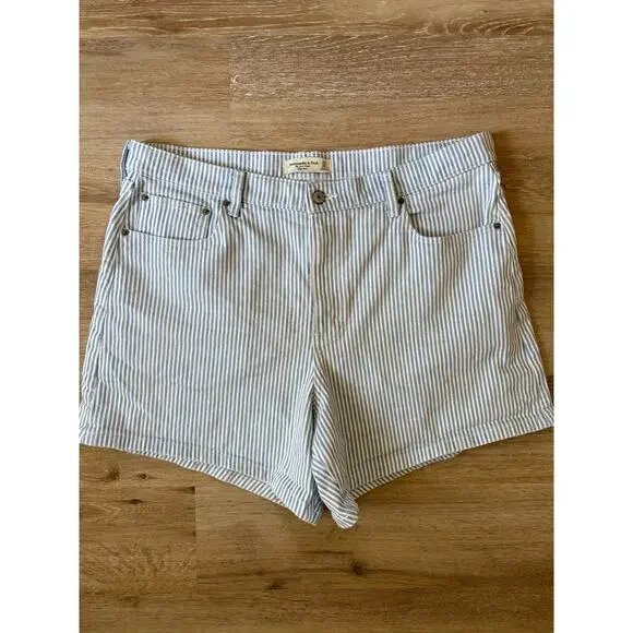 Abercrombie and Fitch Curve Love High Rise Dad Short - Picture 2 of 5